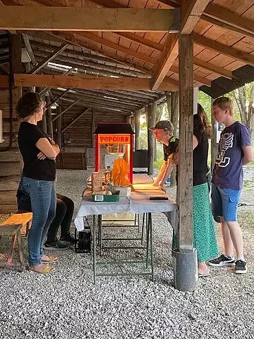 Illustration de La machine à pop corn en fonctionnement