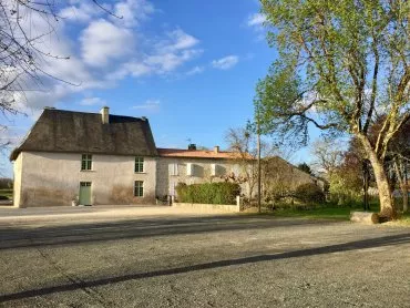 Illustration de Logis de Saint-Amant-de-Bonnieure, façade sud