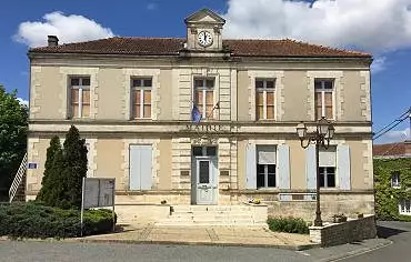 Illustration de Mairie de St-Angeau, façade orientale en 2018
