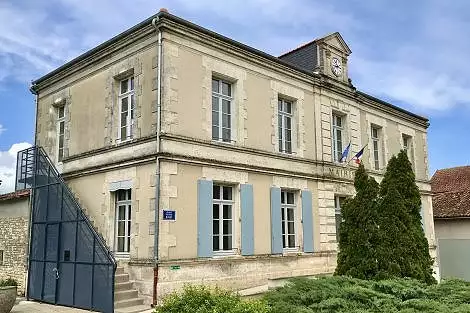 Illustration de Mairie de Saint-Angeau