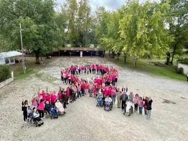 Illustration de Le ruban humain de Val-de-Bonnieure avant de partir pour les 3 parcours de marche