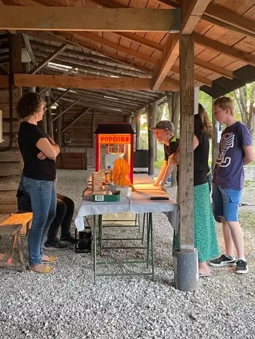 Illustration de La machine à pop corn en fonctionnement