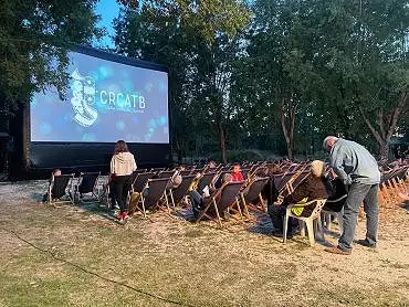 Illustration de On s'installe pour la séance de ciné