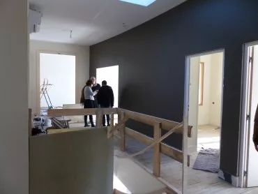 Illustration de Étage, escalier et accès aux différents bureaux - mars 2021