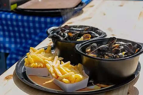 Illustration de Repas moules frites > dimanche 8 sept. 2024
