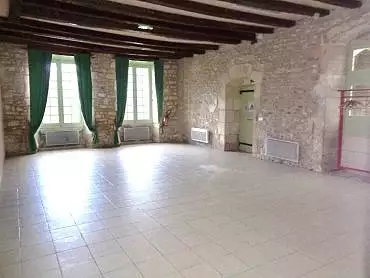 Illustration de Salle du logis de Saint-Amant-de-Bonnieure