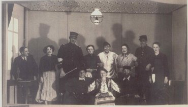 4-2-5-troupe_theatrale.jpg