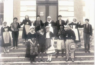 4-2-4-troupe_locale.jpg