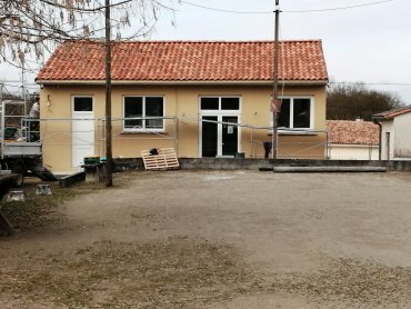 Extérieur : toiture et crépis terminés